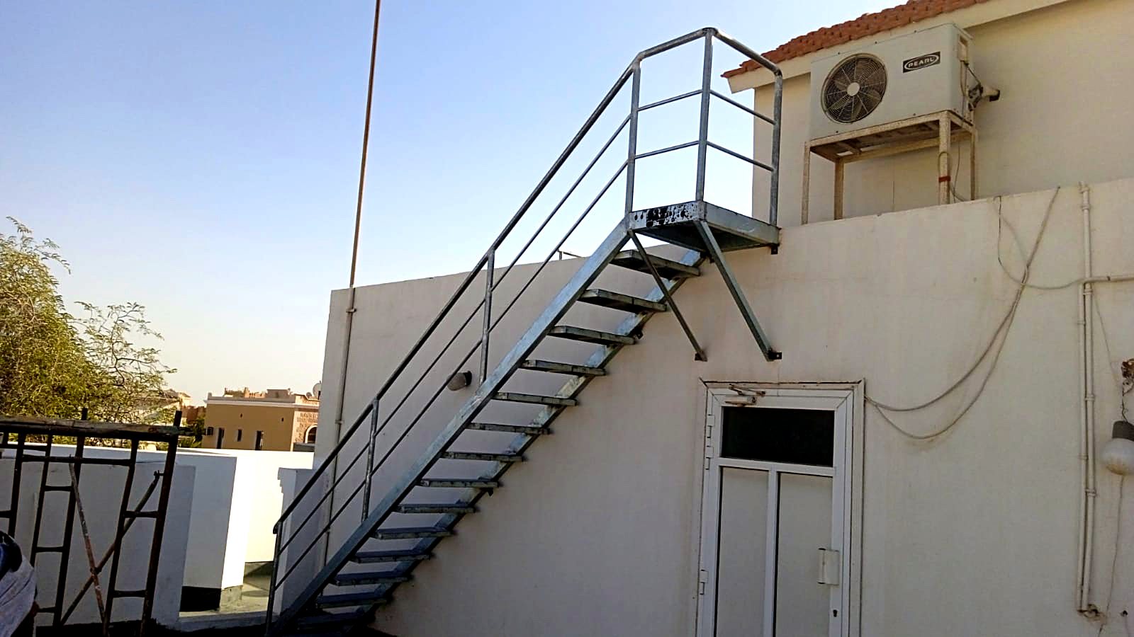 درج خارجي للسطح